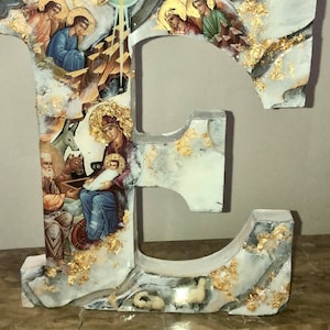 Icona religiosa lettera arte lettera personalizzata e santa Natività madre Maria nascita bambino Gesù cristiano cattolico ortodosso