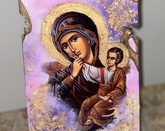 Ícone artesanal de Nossa Senhora e Jesus: pirografia, flocos de ouro
