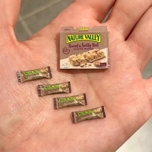 Miniature Dollhouse Cereal bar breakfast cereal cornflakes food snacks bags packets decor doll 1:12