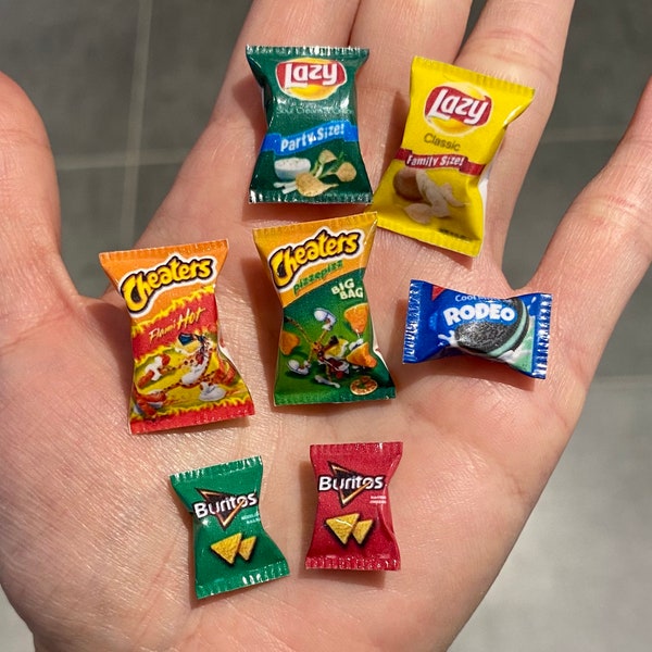 Miniatur Puppenstube SET von 7 Snacks Chips Kartoffelchips Lebensmittel Süßigkeiten Zubehör Taschen Päckchen Puppe 1:12 Phicen