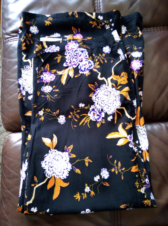 Wide legged retro trousers