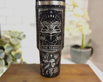 Vaso de cartas del Tarot del Lector: Un regalo místico para los amantes de los libros