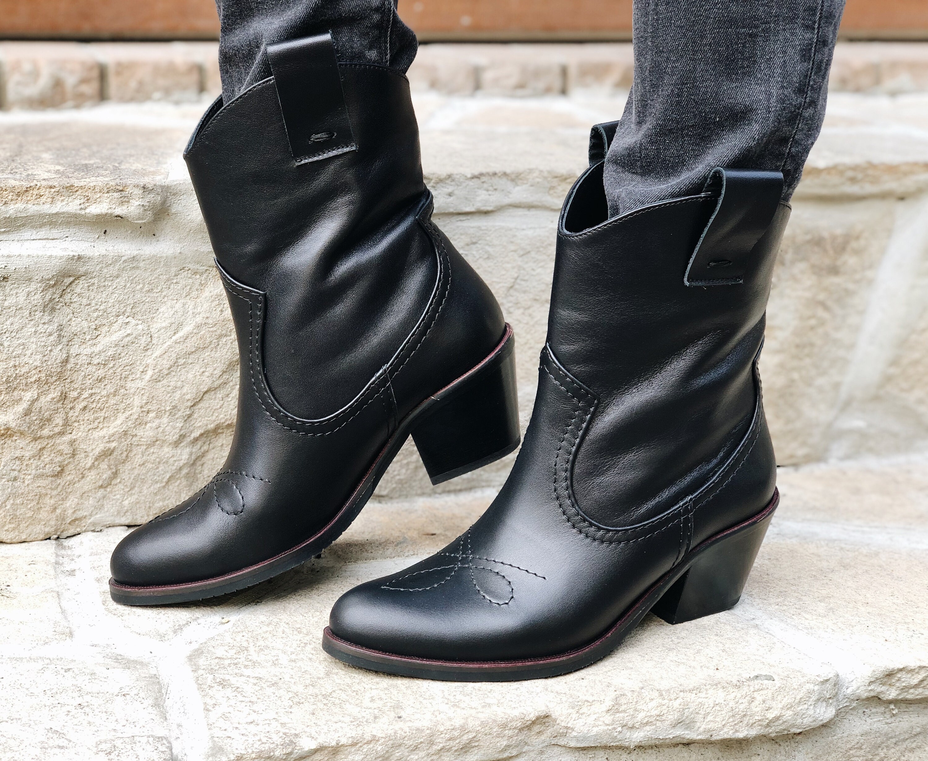 women's pointed cowboy boots