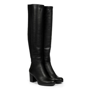 Whether paired with skinny jeans, a chic dress, or a cozy sweater, these boots effortlessly blend style and versatility. Ideal for those who appreciate both fashion and function, these boots are a must-have for your fall and winter wardrobe.