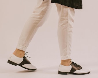 Zwart-witte oxfordschoenen voor dames, handgemaakte leren zadelschoenen vintage