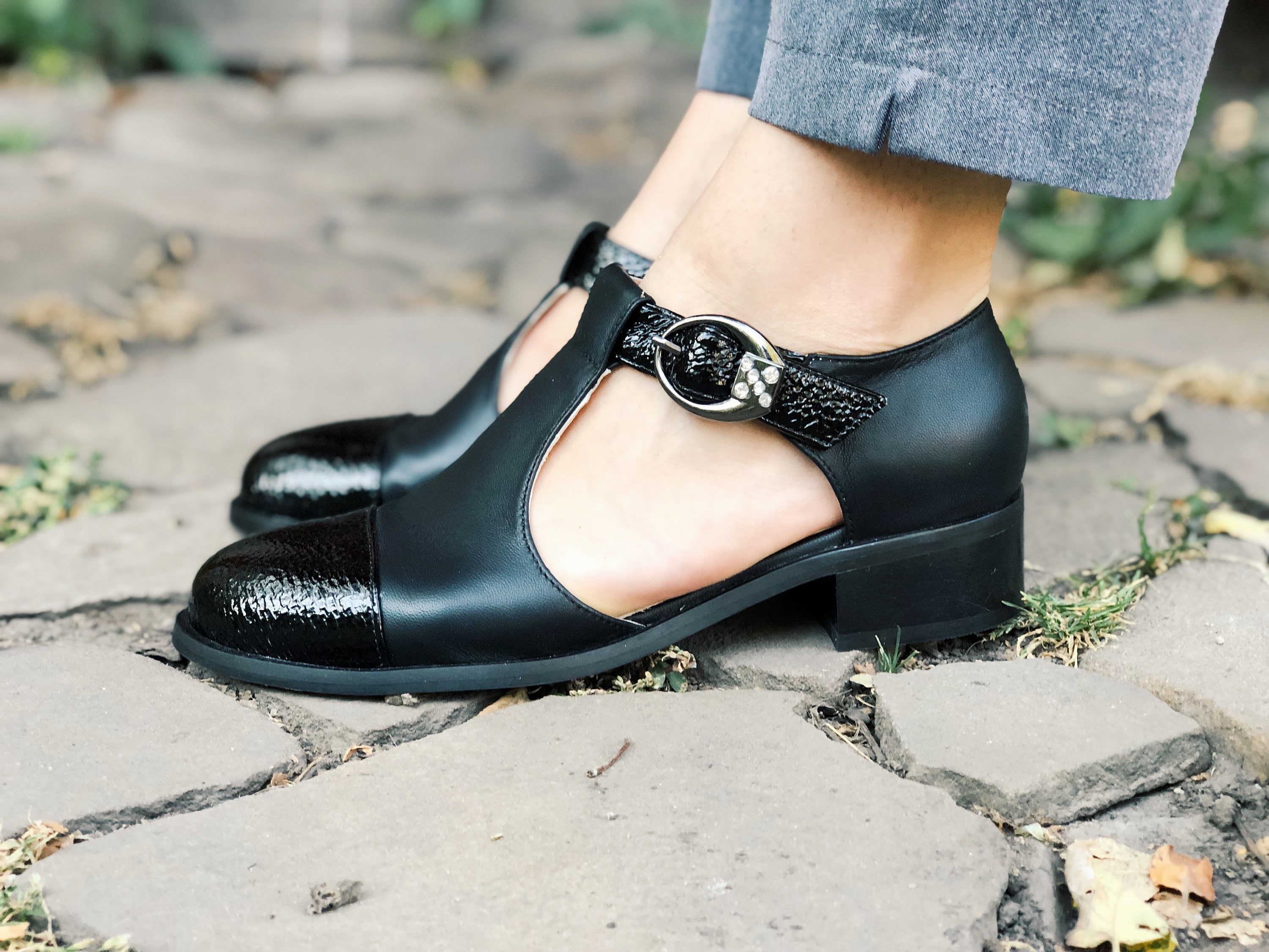 black leather mary jane heels