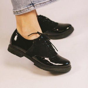 Black Patent & Suede Oxford Shoes – Handmade Two-Tone Leather Lace-Ups for Women – Classic Modern Brogues by LeatherByHannaKo