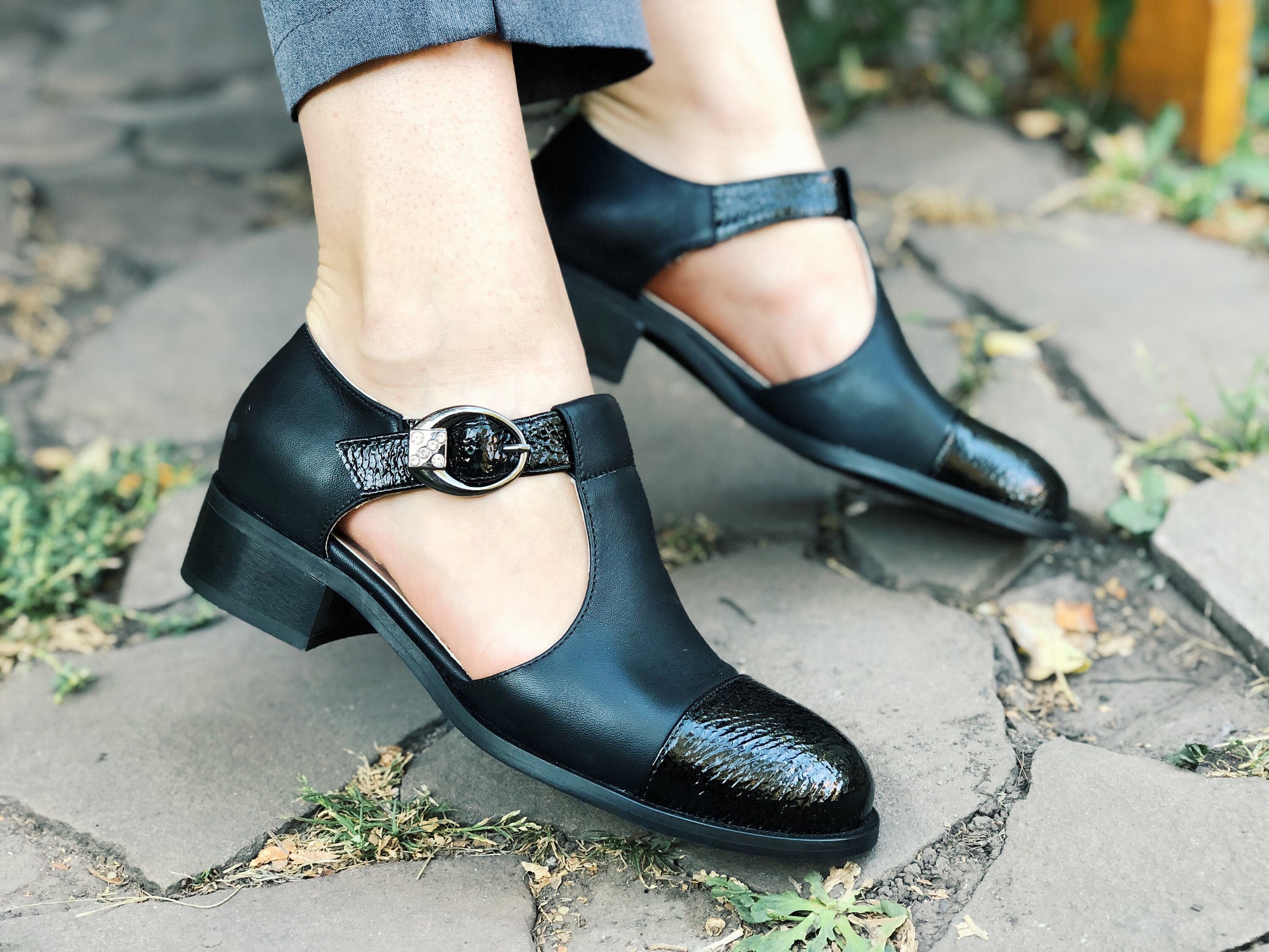 black leather mary jane heels