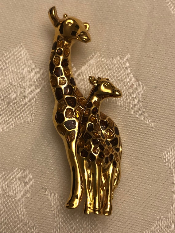 silvertone mother and baby giraffe pendant