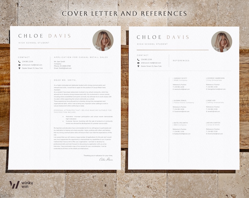 Pode incluir: Modelo de curr&iacute;culo de duas p&aacute;ginas com o texto "COVER LETTER AND REFERENCES" no topo. A p&aacute;gina esquerda &eacute; uma carta de apresenta&ccedil;&atilde;o e a p&aacute;gina direita lista as refer&ecirc;ncias. O nome "CHLOE DAVIS" est&aacute; no topo de cada p&aacute;gina.