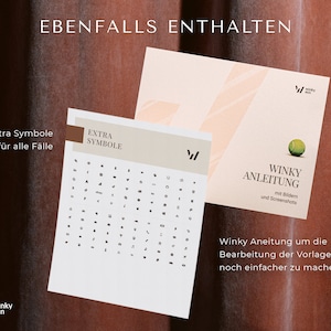 Op de afbeelding: Een wit vel papier met de tekst "EXTRA SYMBOLE" en een raster met symbolen. De tekst "Extra Symbole f&uuml;r alle F&auml;lle" staat bovenaan de pagina. De tekst "WINKY ANLEITUNG mit Bildern und Screenshots" staat op een apart vel papier met een roze achtergrond en een tennisbalafbeelding.