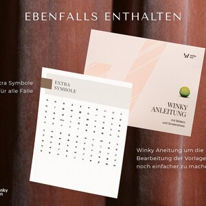 以下が含まれることがあります： 「EXTRA SYMBOLE」というテキストとシンボルのグリッドが書かれた白い紙。紙は、上部に「EBENFALLS ENTHALTEN」というテキストが書かれた茶色の背景の上に置かれている。右側に、「WINKY ANLEITUNG」と「Winky Aneitung um die Bearbeitung der Vorlagen noch einfacher zu machen.」というテキストが書かれたピンクと白の紙がある。