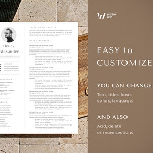 Pu&ograve; includere: Un modello di curriculum vitae in bianco e nero con il testo "EASY to CUSTOMIZE" e "YOU CAN CHANGE: Text, titles, fonts colors, language. AND ALSO Add, delete or move sections".