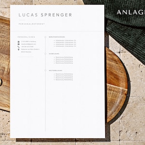 Op de afbeelding: Een wit cv-sjabloon met de naam Lucas Sprenger en de titel Personalreferent. Het cv bevat secties voor persoonlijke informatie, werkervaring, opleiding en verdere opleiding. Het woord "ANLAGAN" staat rechtsboven op de pagina.