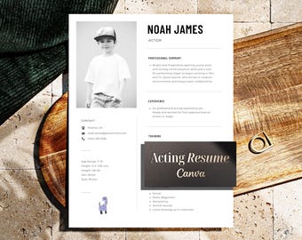 Könnte beinhalten: Eine weiße Lebenslaufvorlage für einen Schauspieler namens Noah James mit einem Schwarz-Weiß-Porträtfoto, Kontaktdaten, beruflicher Zusammenfassung, Erfahrung, Ausbildung und einem kleinen lila Lama-Symbol. Eine schwarze Karte mit dem Text Acting Resume Canva liegt darauf.