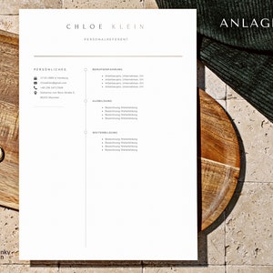 May include: A white resume template with the name Chloe Klein and the title Personalreferent. The resume includes sections for personal information, work experience, education, and further education. The text "ANLAGAN" is at the top right corner of the page.