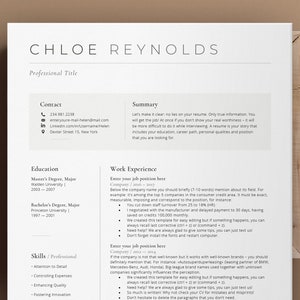 Peut inclure: Un modèle de CV en noir et blanc avec le titre "Chloe Reynolds" en haut. Le CV comprend des sections pour les coordonnées, le résumé, la formation, les compétences et l'expérience professionnelle. Le CV est formaté avec un design moderne et épuré.