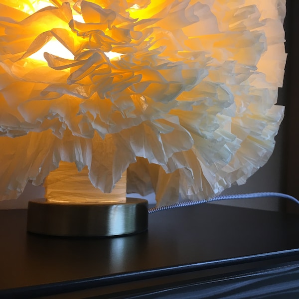 Lampe à poser en papier de soie