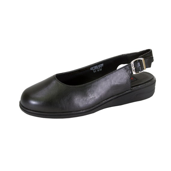wide width closed toe heels