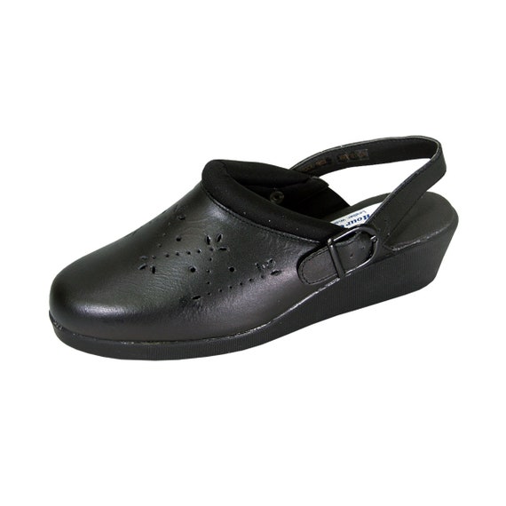 wide width clogs shoes