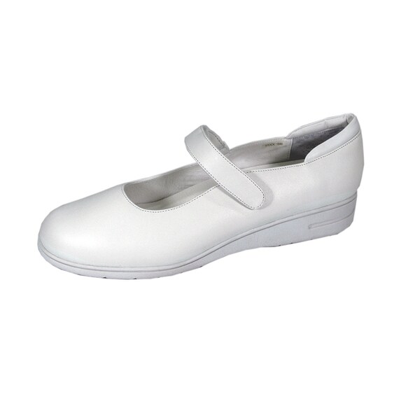 wide width mary jane shoes