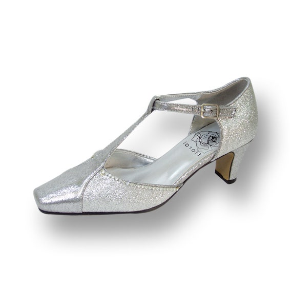 womens wide pumps
