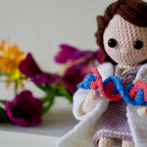 Rosalind the Chemist crochet pattern