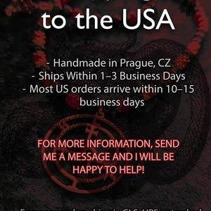 Op de afbeelding: Afbeelding met tekst: "Tracked Shipping to the USA." Extra tekst bevat informatie over handgemaakte items uit Praag, CZ, en verzendtijden. De afbeelding bevat ook een decoratieve hanger.