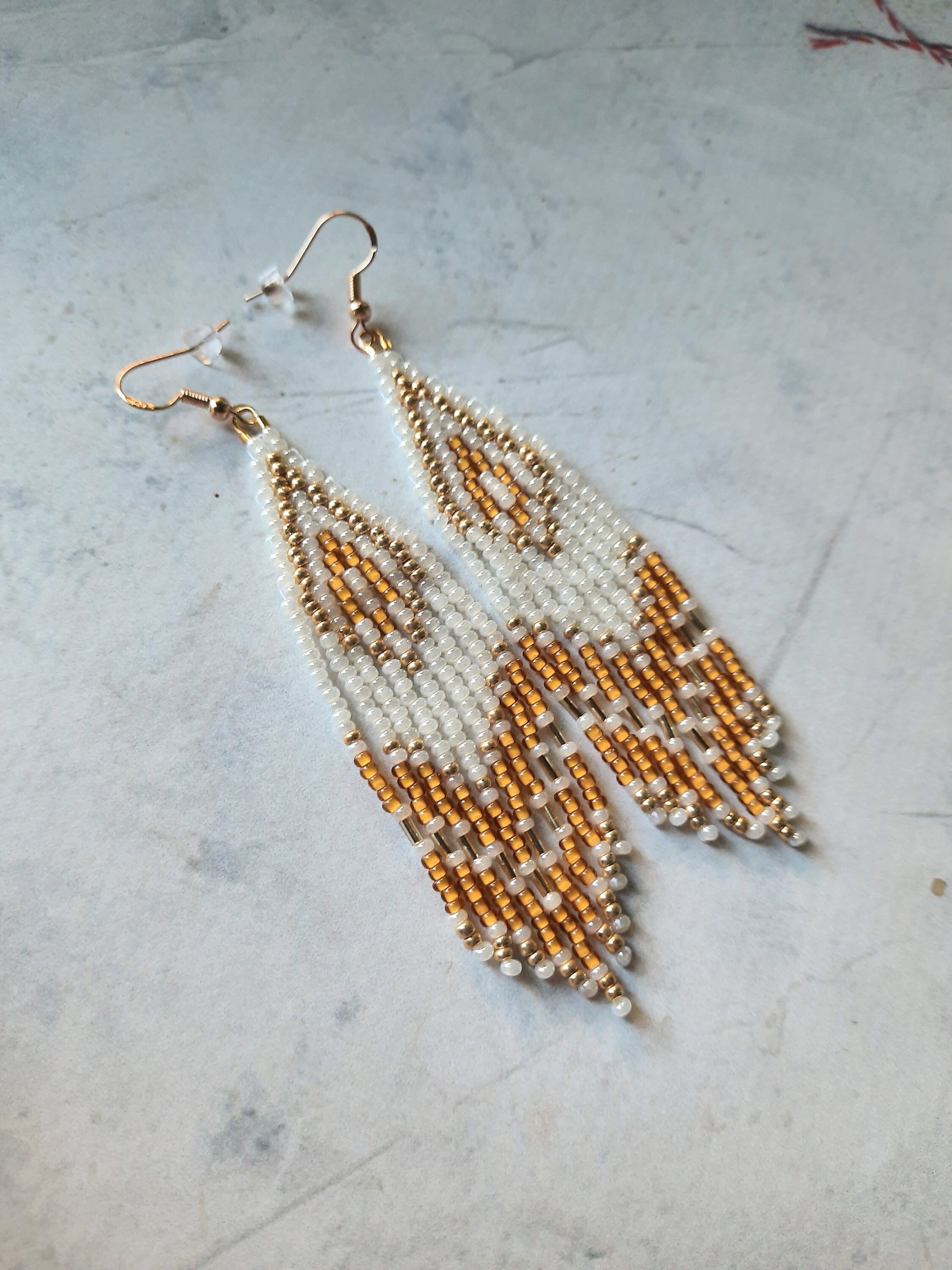 める ビーズフリンジイヤリング：ミルキーゴールド＆マスタードの