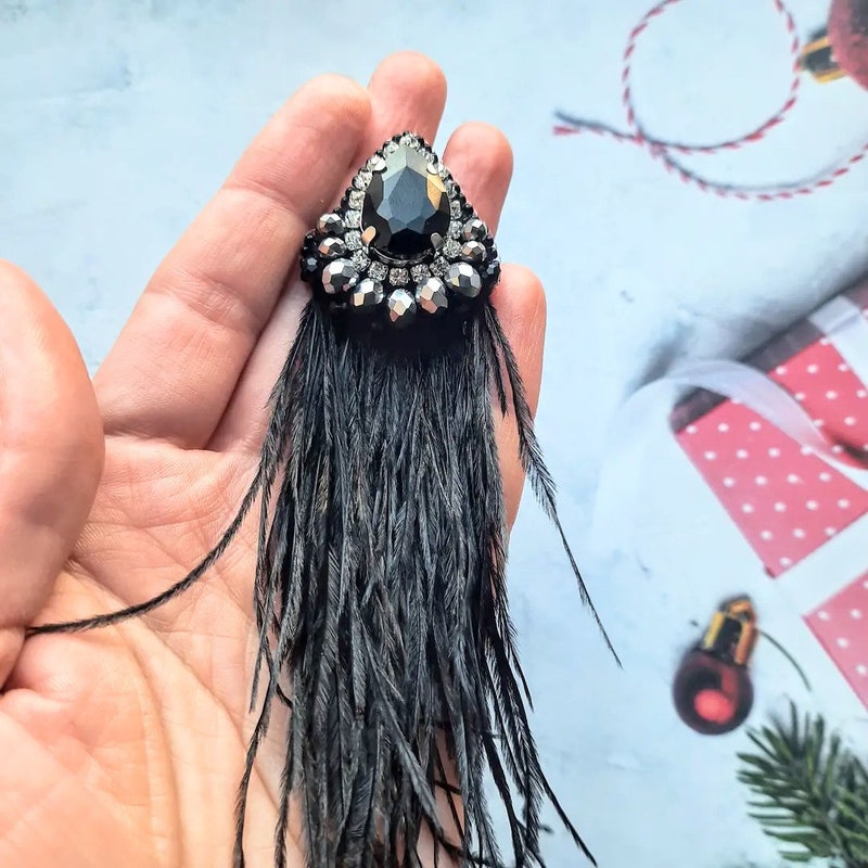 Stitched Feather Pin in Original Black