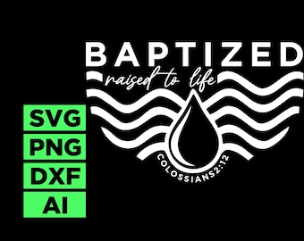 Puede incluir: Diseño gráfico negro con la palabra "BAPTIZED" en blanco, sobre "raised to life" en escritura cursiva. Una gota de agua blanca está centrada debajo, con "COLOSENSES 2:12" debajo. El lado izquierdo tiene "SVG", "PNG", "DXF" y "AI" en un cuadro verde.