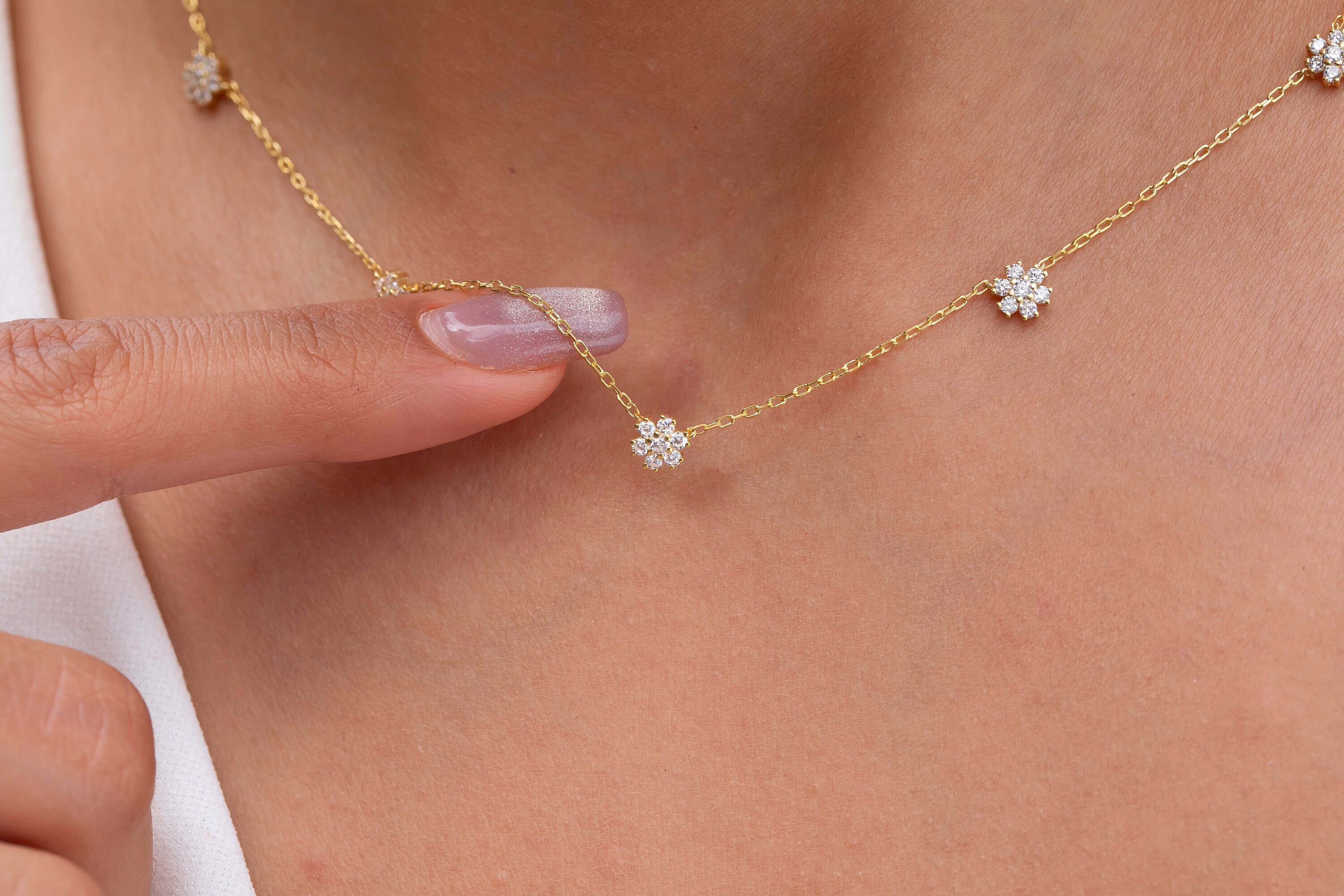 Diamond Flower Station Necklace 14k Gold Flower Station Necklace Dainty Charm Necklace Minimalistic Station Necklace Etsy UK