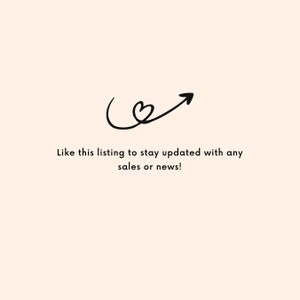 Puede incluir: Un dibujo lineal negro de un remolino en forma de coraz&oacute;n con una flecha que apunta hacia arriba. El texto de abajo dice: "Like this listing to stay updated with any sales or news!" sobre un fondo melocot&oacute;n claro.