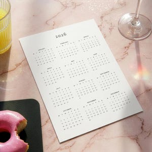 2026 jaar in één oogopslag bureaukalender: minimalistisch afdrukbaar jaaroverzicht (pdf-download) afbeelding 9