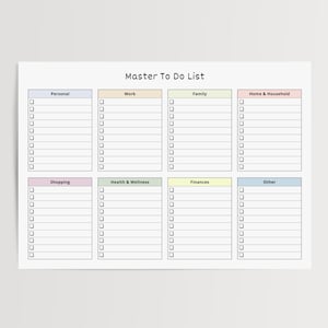 Puede incluir: Una lista maestra de tareas blanca con secciones para Personal, Trabajo, Familia, Hogar y hogar, Compras, Salud y bienestar, Finanzas y Otros. Cada sección tiene casillas de verificación.