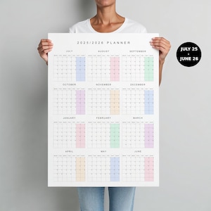 2025 2026 Mid Year Wandkalender Poster • Juli 2025 bis Juni 2026 • Pastellfarben • Portrait • Montag Start • Großer Akademischer Wandplaner