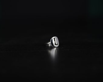 Alfabetix Initial letter Ring - 925 Sterling Silver - Custom made in The Netherlands (Also perfect as a gift!)