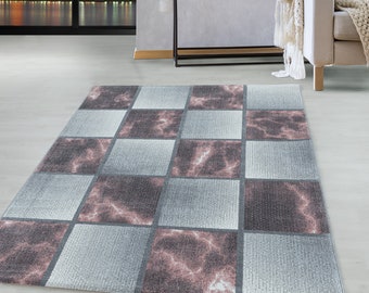 Tapis à poil ras rose carrés gris modèle salon marbré doux Tapis