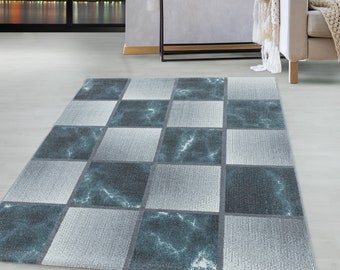 Tapis à poil ras bleu carrés gris modèle salon marbré doux Tapis