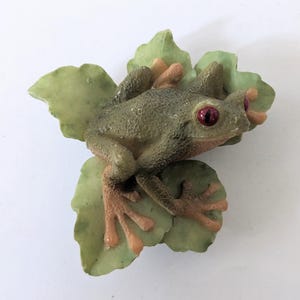 Ceramic frog magnet