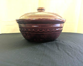 Vintage Mar-crest Daisy and Dot stoneware casserole dish