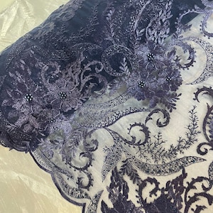 1メートルのネイビーブルーの花柄刺繍入りパールスカラップブライダルチュールネット生地、幅52インチ