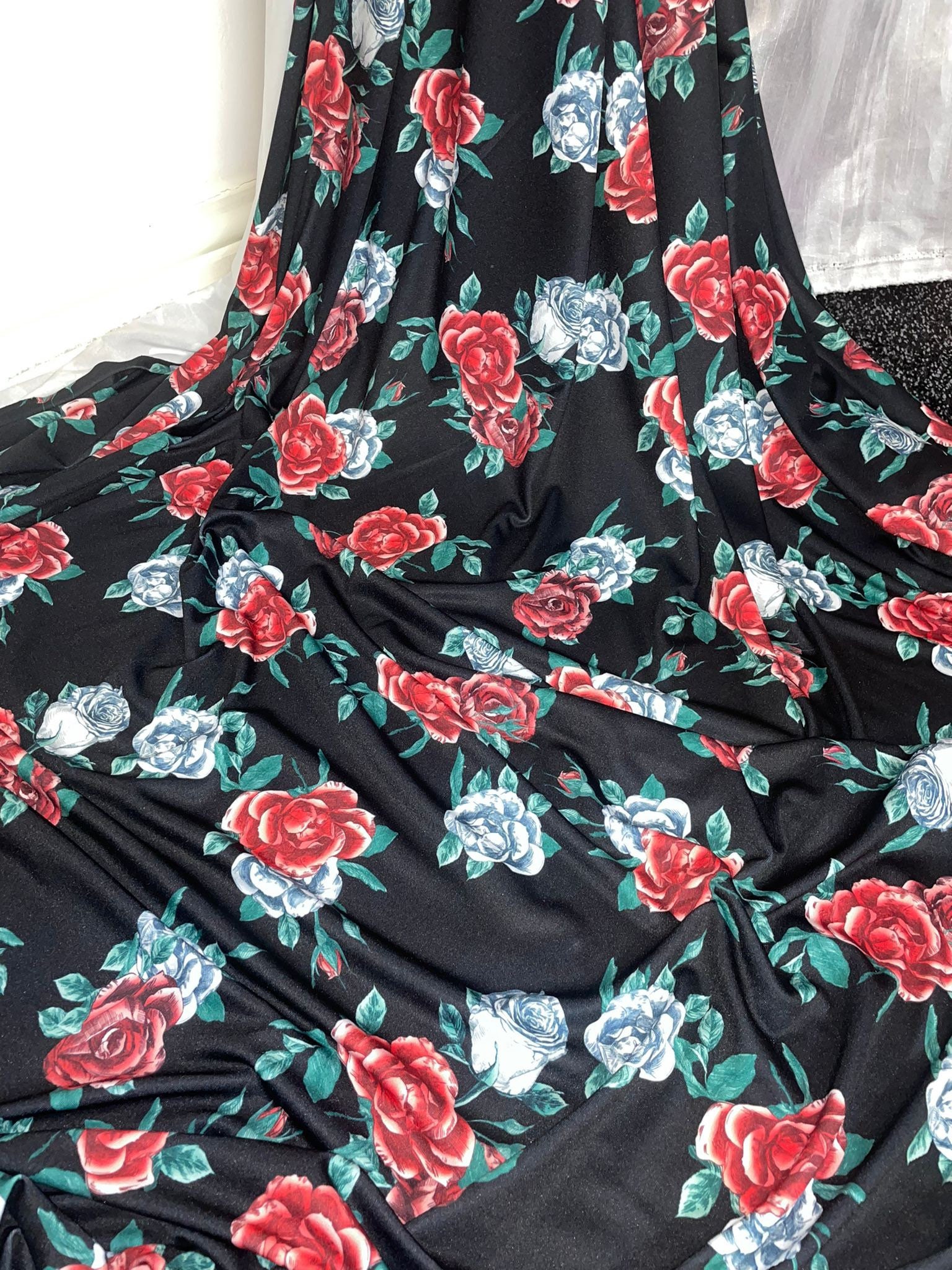 1 M African Multi Couleur Vert Jersey Lycra Stretch pour robe floral tissu 58"