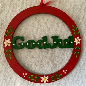 Red God Jul Ornament With Flowers