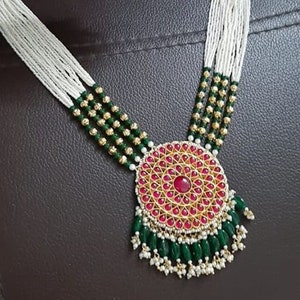 Kundan Schmuck, Statement Halskette mit rosa Jumkhi Ohrringen, Südindische Hochzeitsschmuck, Perlenkette Kundan Anhänger Halskette
