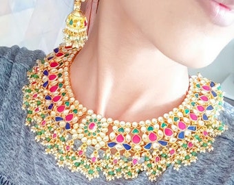 Bijoux Kundan, Colliers de mariage, Choker inspiré de Sabyasachi, Bijoux de mariée du sud de l’Inde, Collier Choker multicolore avec longues boucles d’oreilles