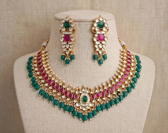 Conjunto de collar gargantilla Kundan rosa rubí y verde esmeralda / Joyería nupcial india hecha a mano