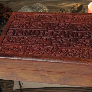 Boîte de cartes de tarot en bois de Sesham sculptée à la main