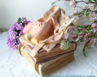 Vintage Ceramic Petite Fille aux Fleurs Musicbox My Instagram has the music tune