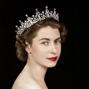 Queen Elizabeth. the First Official Photographic Sitting With - Etsy